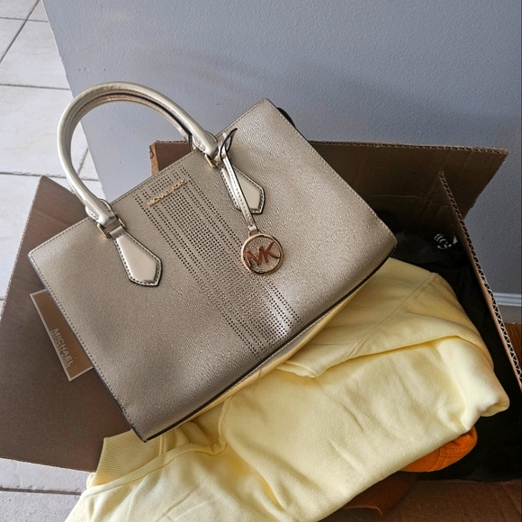 Mystery box with FREE New  Michael Kors bag - Picture 1 of 4